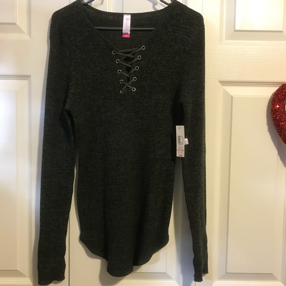 Lace-up long sleeve shirt